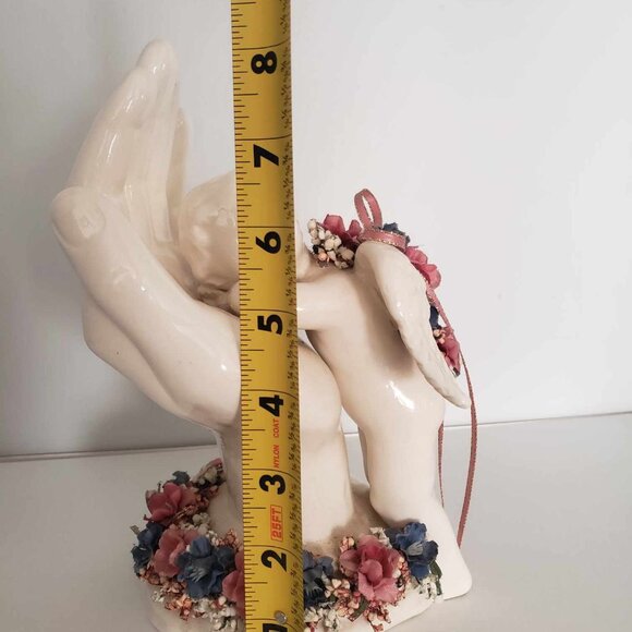 Vintage cherub resting on Jesus' hand - Picture 7 of 11